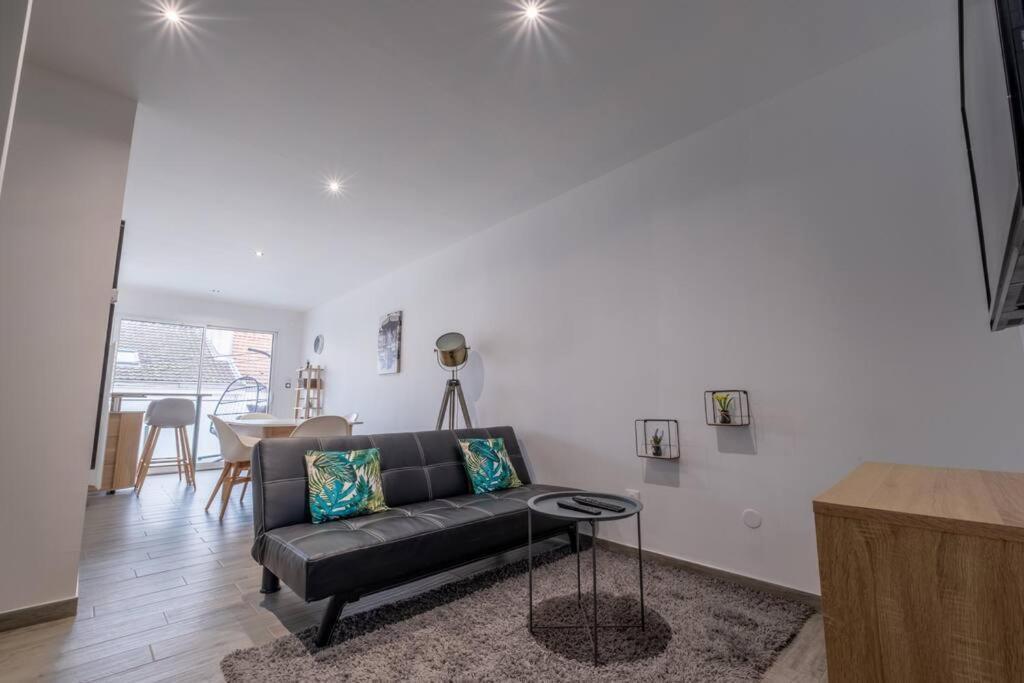 Apartmán Le Trianon - Parking Prive Remeš Exteriér fotografie